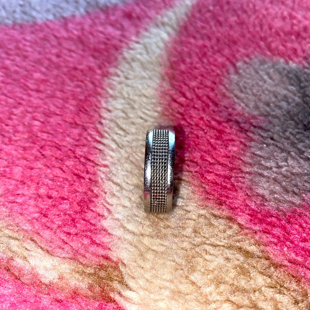 Ring - Picture 2 of 4